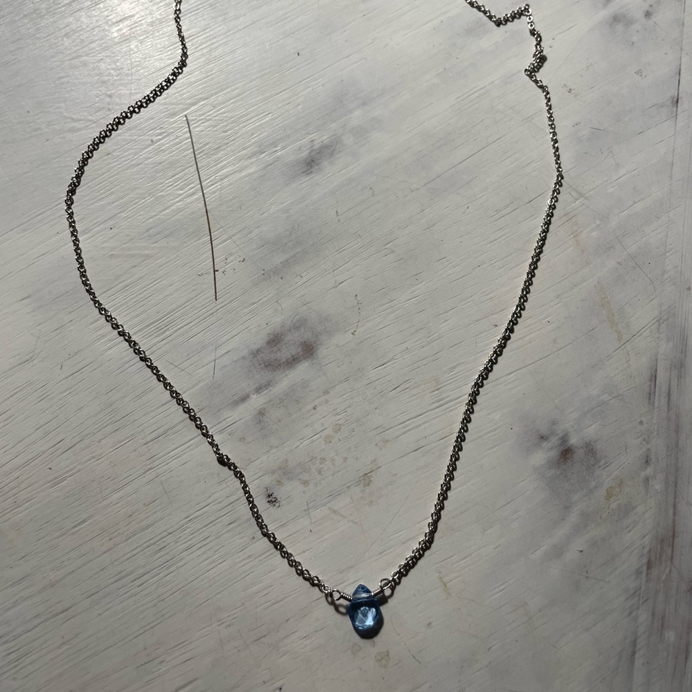 Necklace with aquamarine stone